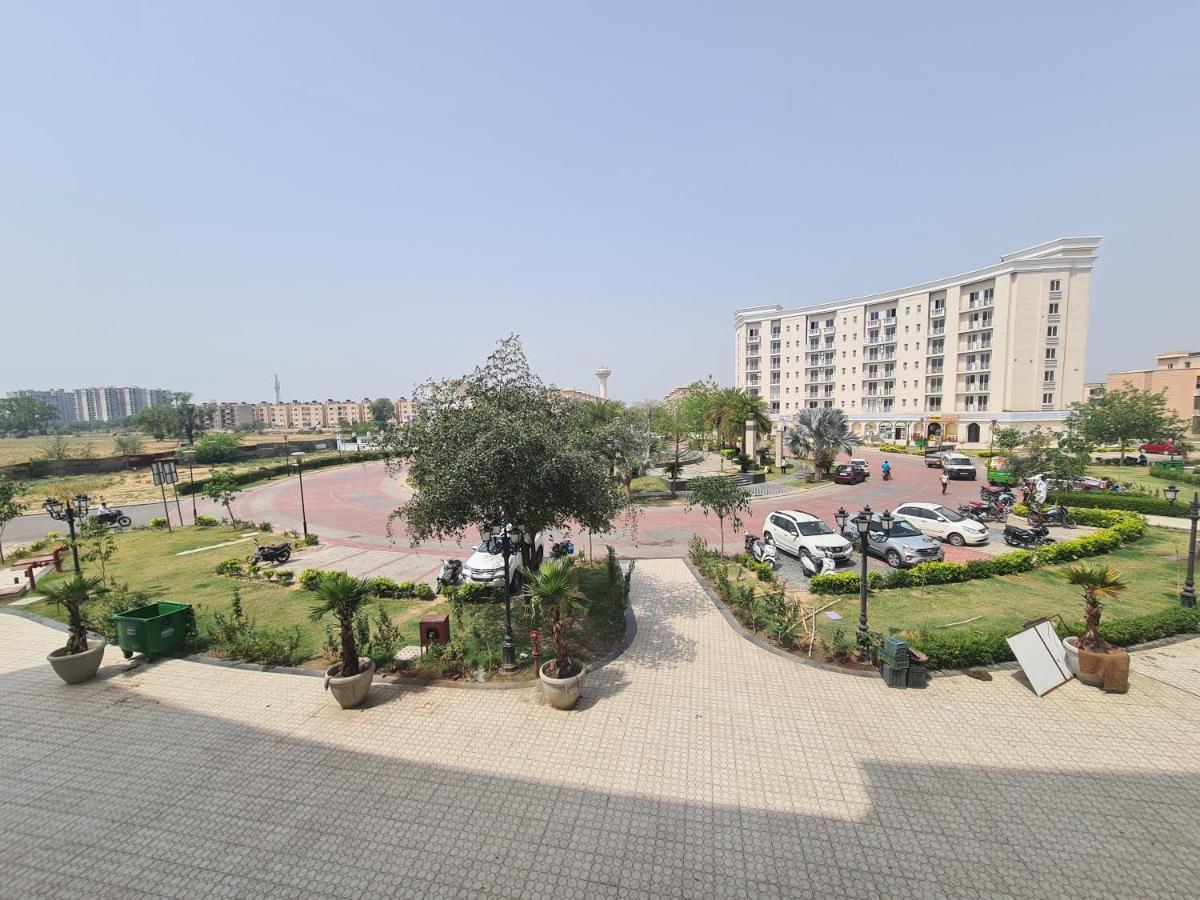 فندق Vrindāvanفي  Lord Krishna Palace المظهر الخارجي الصورة