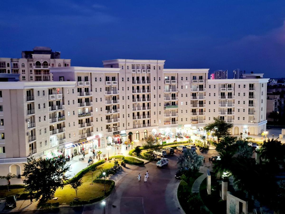 فندق Vrindāvanفي  Lord Krishna Palace المظهر الخارجي الصورة